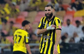 为什么顶尖玩家极少解释牌局？（顶尖玩家为何鲜少解读牌局？）